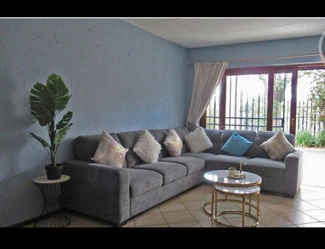 2 BEDROOM APARTMENT FOR SALE IN SUNNINGHILL